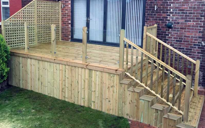 Fencing & Decking Installation Contractor Leeds